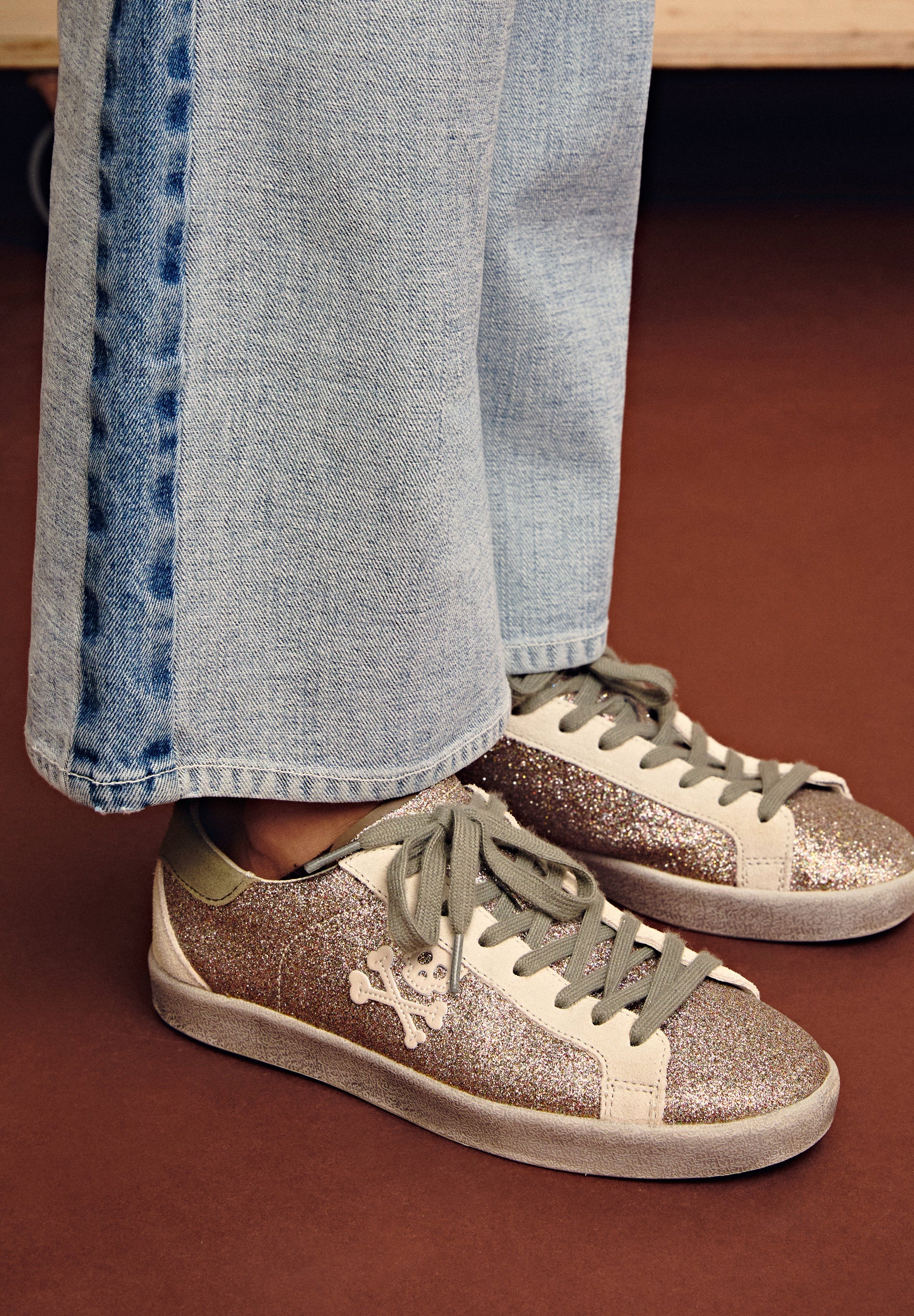 LOW TOP GLITTER SNEAKERS