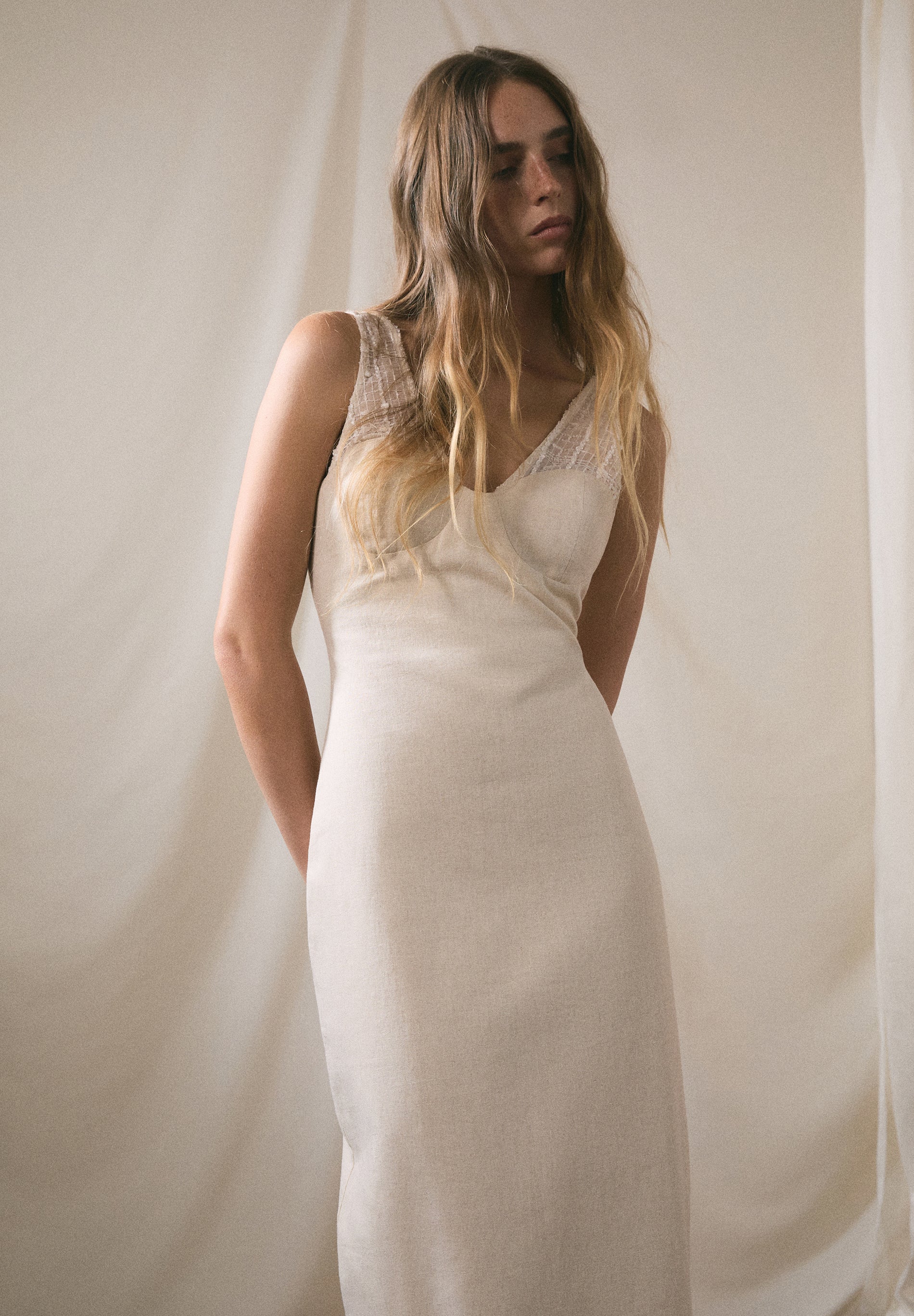 LINEN MIDI DRESS