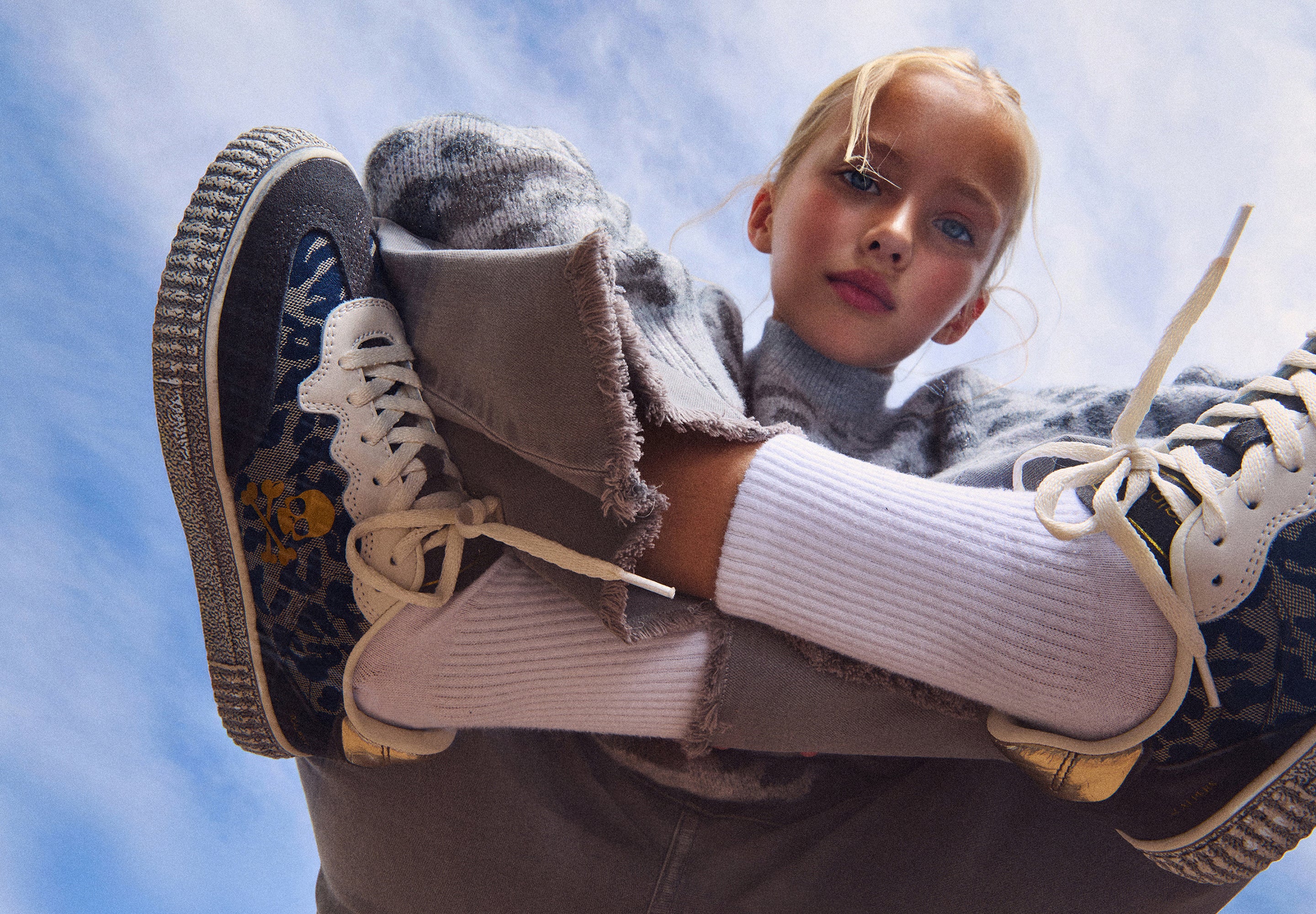 des_101025_girls_sneakers journal_02