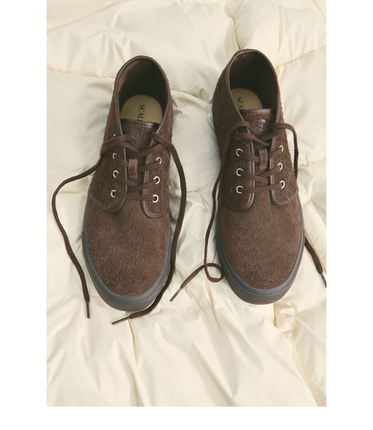 des_250926_sneakers_h_03